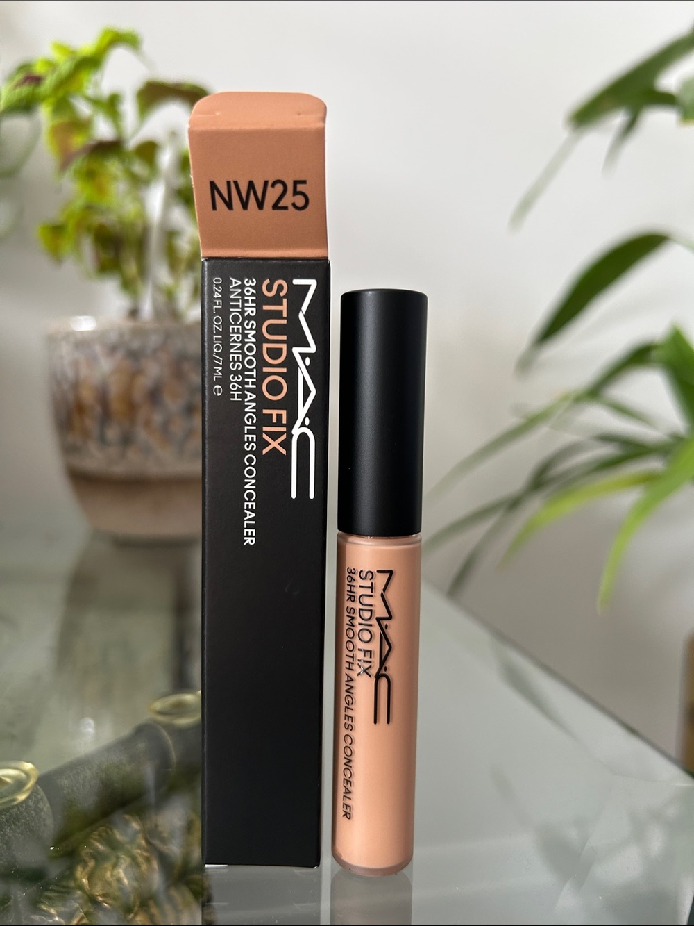MAC 36HR Smooth Angles Concealer in NW25